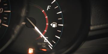 Otomobil sahipleri, her zaman daha az yakıt tüketimiyle daha fazla mesafe almak isterler. Ancak, yakıt tasarrufu yapmanın birçok yolu vardır ve bazı alışkanlıkların değiştirilmesi yeterli olabilir